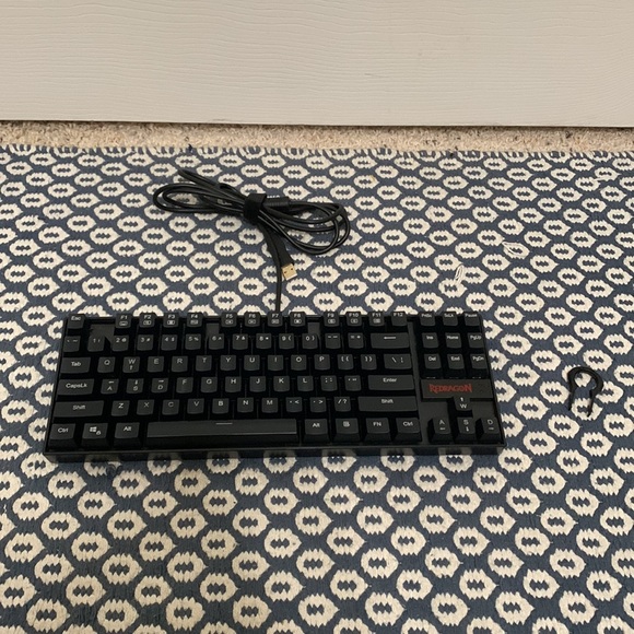 Redragon K552 TKL Mechanical Gaming Keyboard - Picture 4 of 6